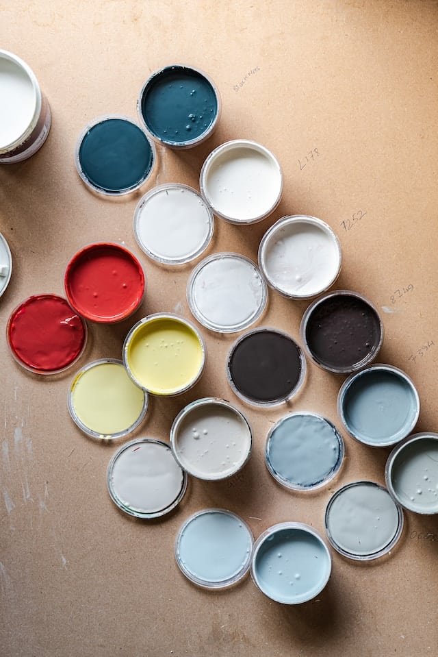 Comment disposer les couleurs de peinture dans une pièce ?